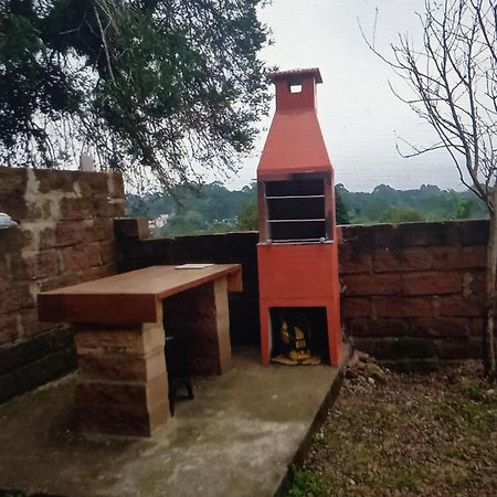 Pequena Pousada Pernottare Estacionamento Frente E Lado Publico Privado Gramado Exterior photo