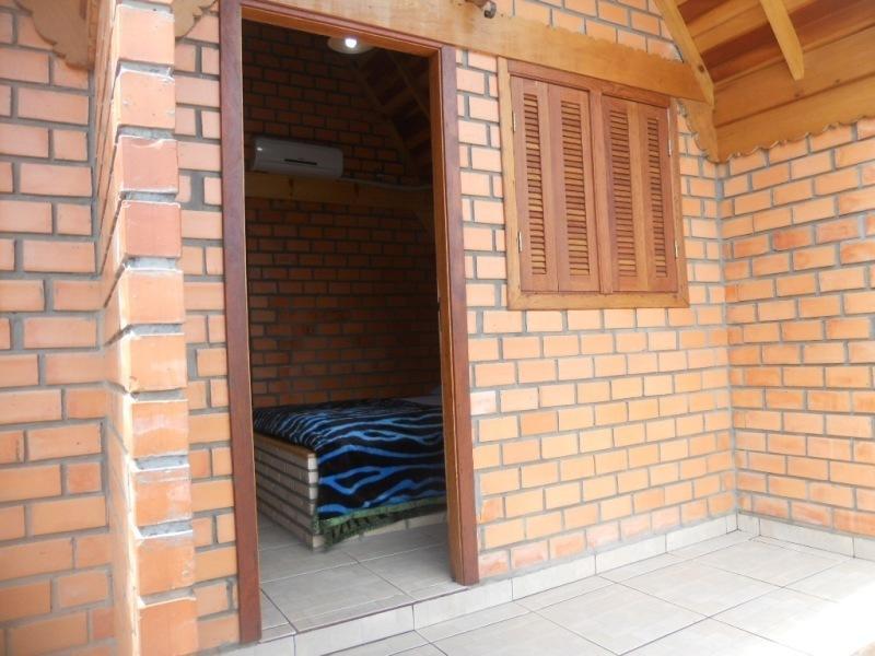 Pequena Pousada Pernottare Estacionamento Frente E Lado Publico Privado Gramado Room photo